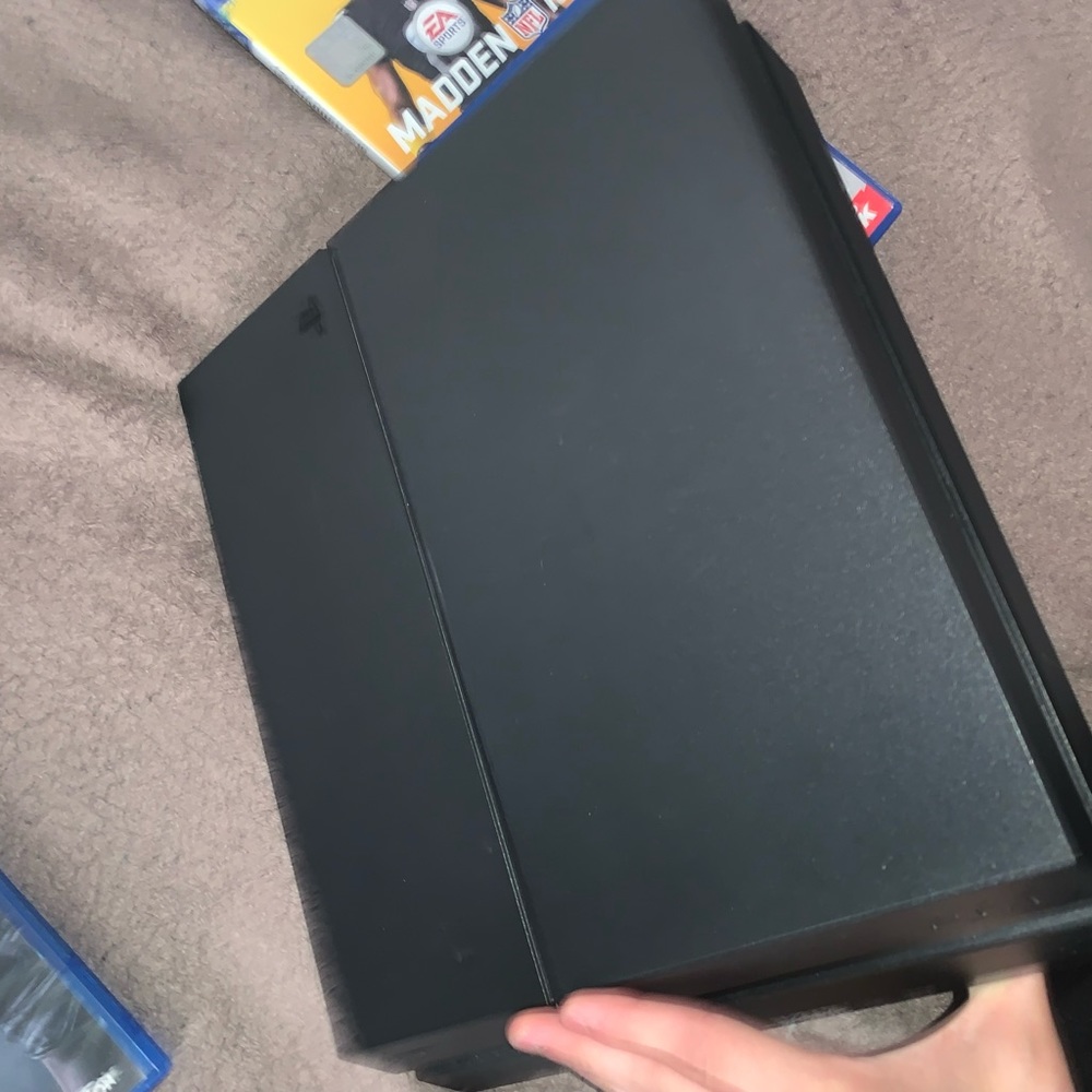Ps4 With Games and Controller